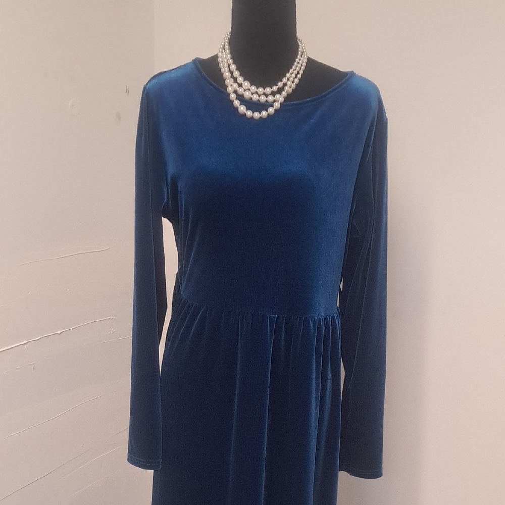 Women's Velvet Long-Sleeve Dress in Deep Blue